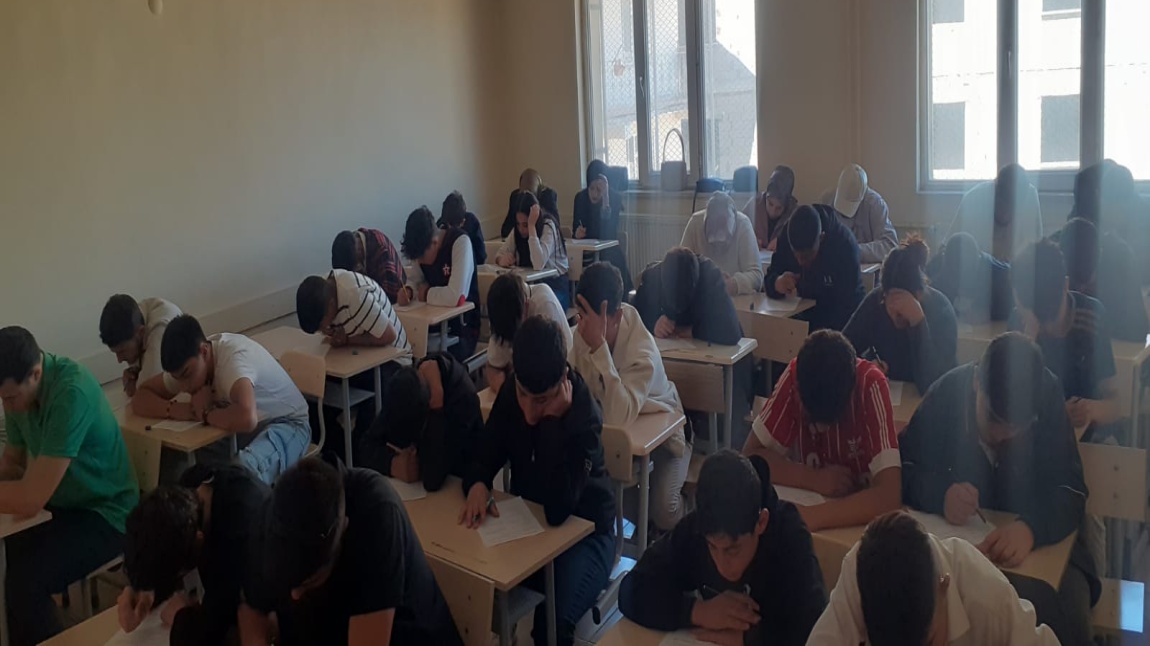2025-2026 EĞİTİM ÖĞRETİM YILINDA OKULUMUZA KAYIT YAPTIRAN ÖĞRENCİLERİMİZE İŞ SAĞLIĞI VE GÜVENLİĞİ EĞİTİMLERİ VERİLDİ.